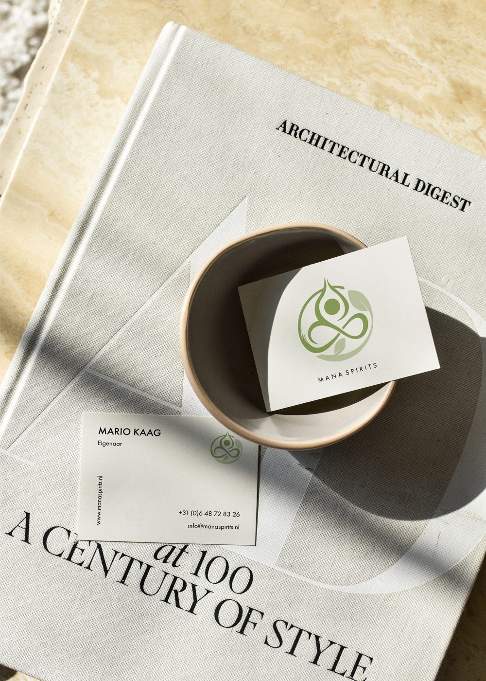 Het nieuwe design van het visitekaartje van Mana Spirits - Amó studio